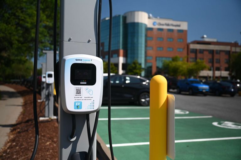 Top 5 Benefits of EV Charging Stations